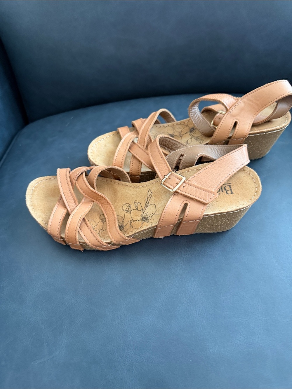 Women’s Tan Strappy Comfort Sandals - Picture 2 of 5